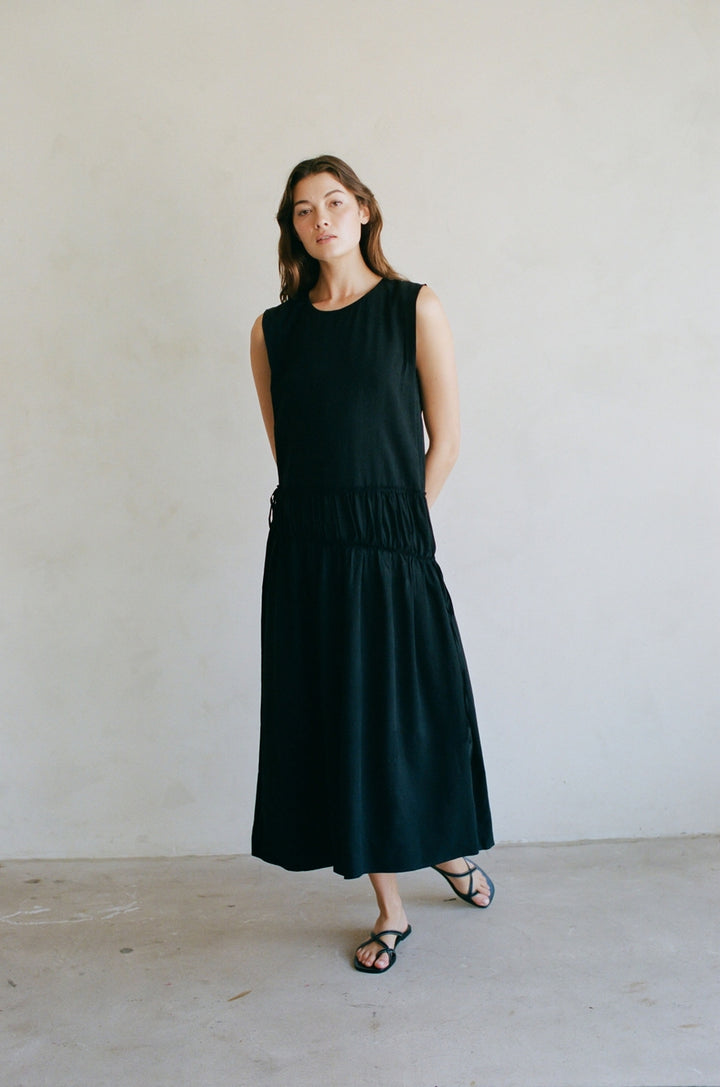 Woven 100% Tencel Sleeveless Flare Maxi Dress | Black,